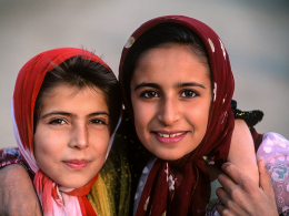 Hochzeit in Kordestān, Girlfriends